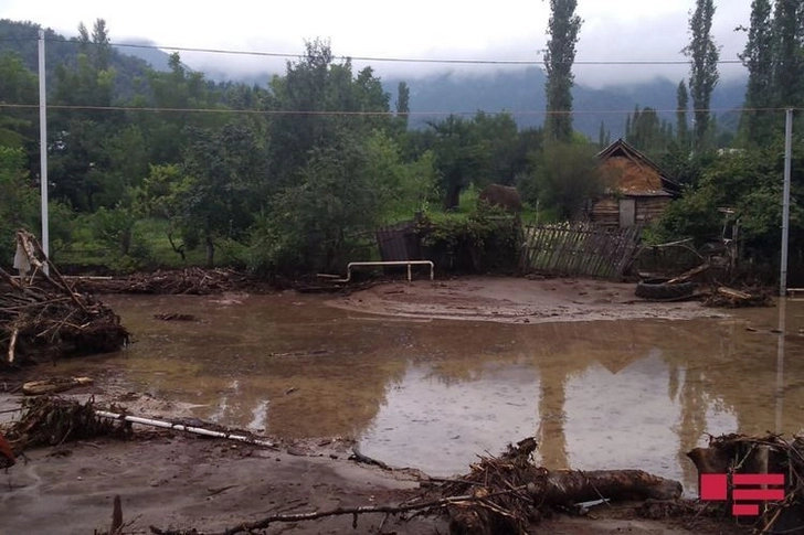 Селевые потоки затопили дорогу Исмайыллы-Гябяля - ФОТО