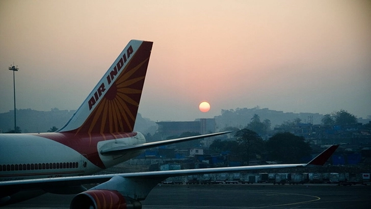 В Индии самолет развалился на части после неудачной посадки - ФОТО/ВИДЕО