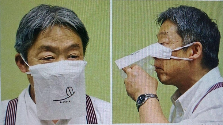 Ресторан в Японии создал защитную маску для использования во время еды