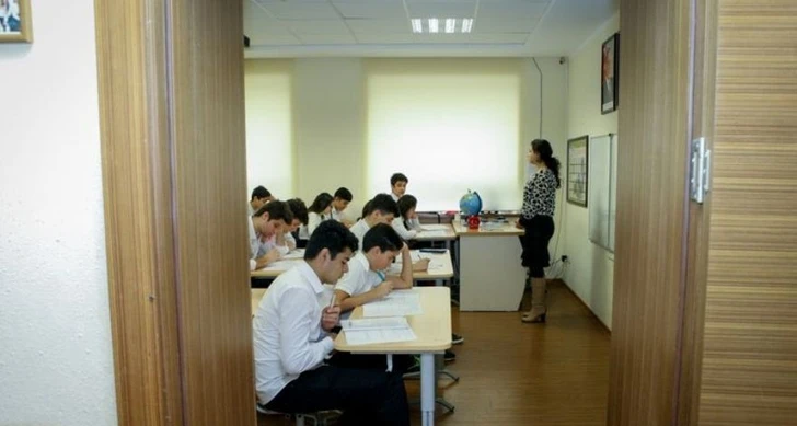 В Азербайджане обнародовано число учащихся, не явившихся на выпускные и приемные экзамены