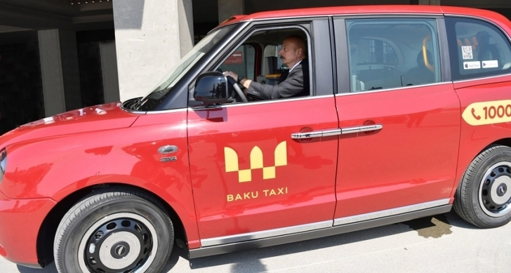 Президент Азербайджана ознакомился с доставленными в Баку новыми «лондонскими такси» - ФОТО/ВИДЕО/ОБНОВЛЕНО