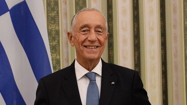 71-летний президент Португалии спас тонущих девушек – ВИДЕО