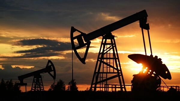 Нефть дешевеет на ожиданиях итогов встречи ОПЕК+ и данных о запасах в США