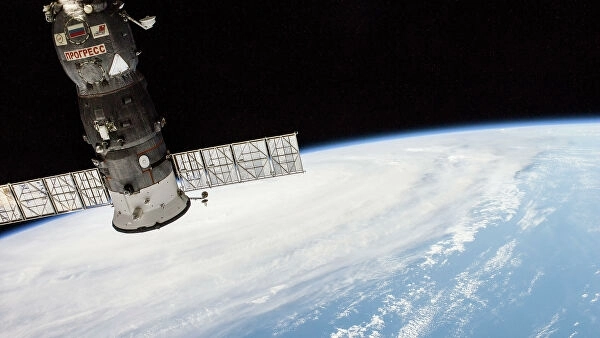 Российский космонавт заснял загадочные объекты в космосе - ВИДЕО