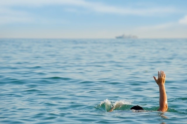 В бакинской прибрежной зоне утонул человек
