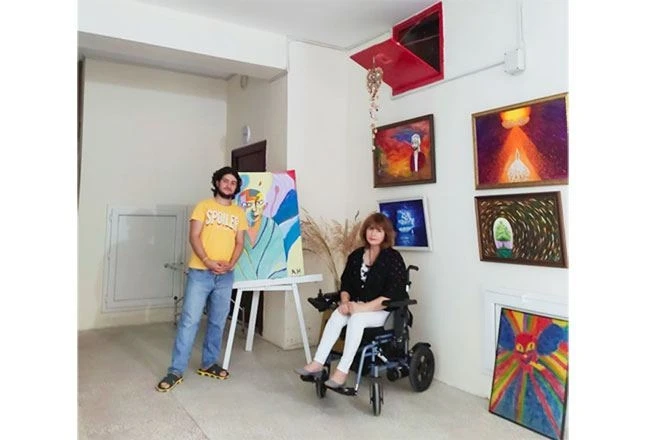 Жители пригорода Баку украсили свой подъезд картинами «а-ля Пикассо» – ФОТО