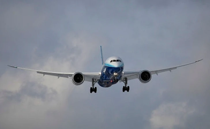 В фюзеляжах восьми лайнеров Boeing 787 Dreamliner выявили дефекты - Bloomberg