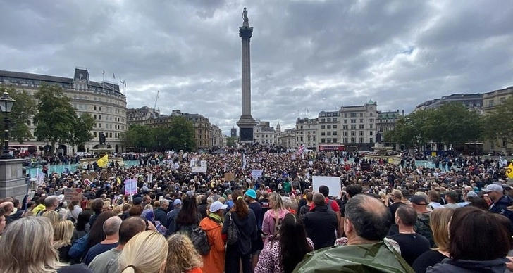 В Лондоне тысячи человек приняли участие в акции протеста по отрицанию коронавируса
