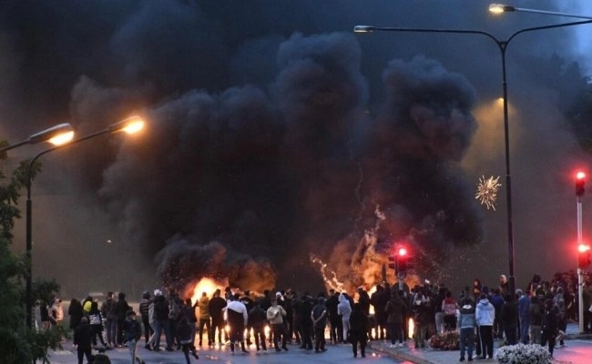 После поджога корана в Швеции начались массовые беспорядки – ВИДЕО