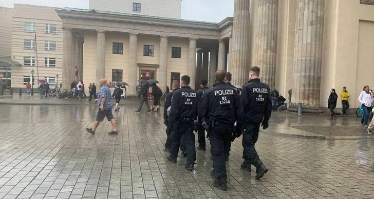 Берлинская полиция разогнала несогласованную акцию на месте субботних протестов