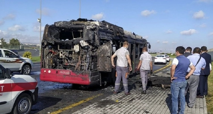 В Баку загорелся пассажирский автобус - ФОТО/ВИДЕО