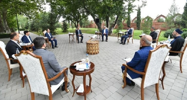Помощник президента Азербайджана провел встречу с религиозными деятелями в Гяндже - ФОТО/ОБНОВЛЕНО