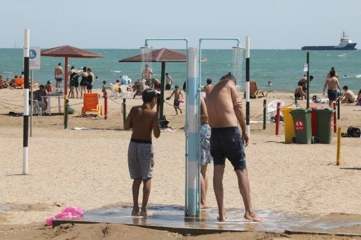 Мэрия Баку наводит порядок на пляжах – ФОТО