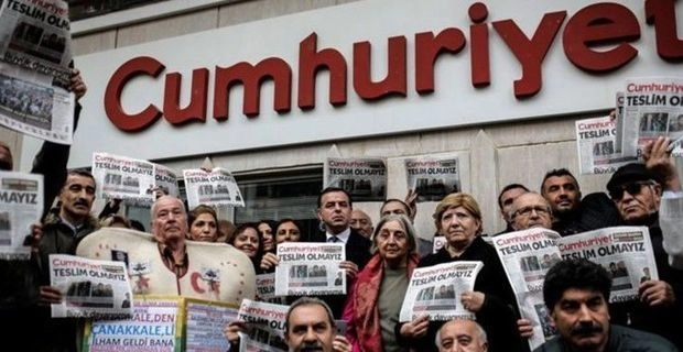 В Стамбуле проходит процесс над оппозиционной «Джумхуриет»