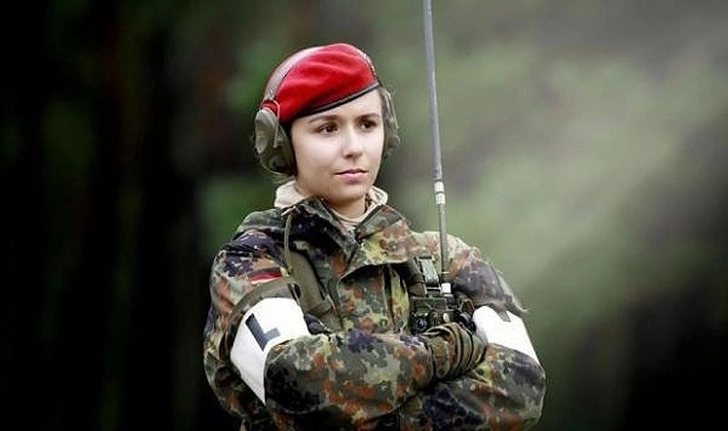 В Германии могут ввести феминитивы в армии
