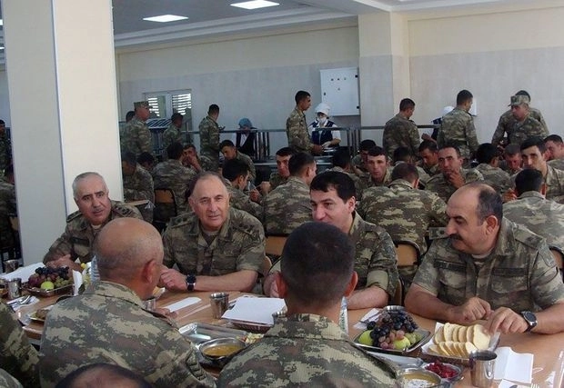 Помощник Президента и замминистра обороны посетили воинские части в прифронтовой зоне - ФОТО
