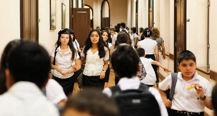 В азербайджанских школах отменят звонок на перемену