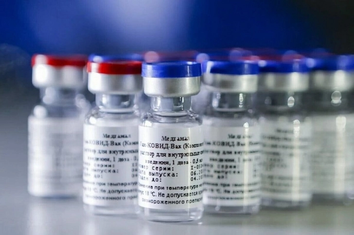 Каждый седьмой получивший вакцину «Спутник V» жалуется на слабость и температуру