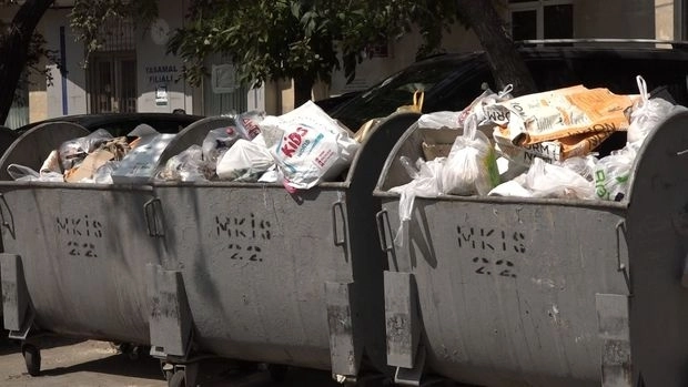 Жители Ясамала жалуются на мусор - ВИДЕО