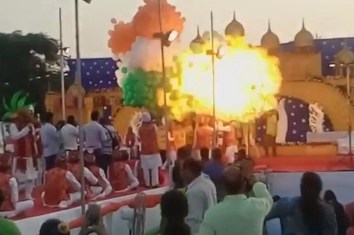 Около 30 человек пострадали в Индии при взрыве связки воздушных шаров - ВИДЕО