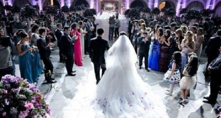 В Азербайджане скоро разрешат проводить свадьбы и откроют торговые центры - СМИ