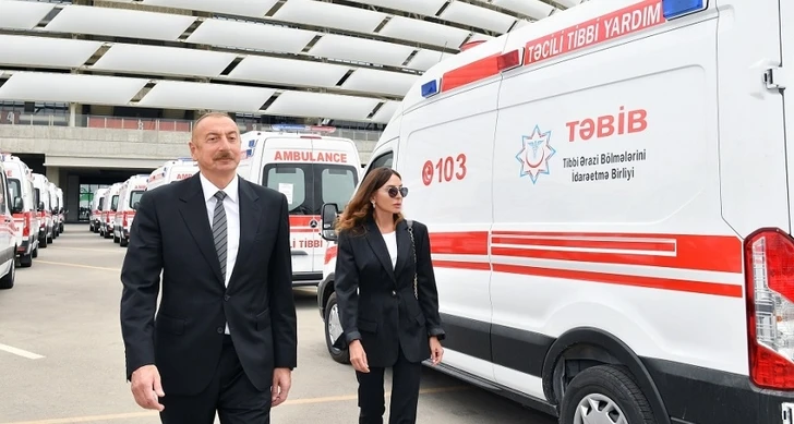 Ильхам Алиев и Мехрибан Алиева ознакомились с новыми машинами скорой помощи - ФОТО/ВИДЕО/ОБНОВЛЕНО