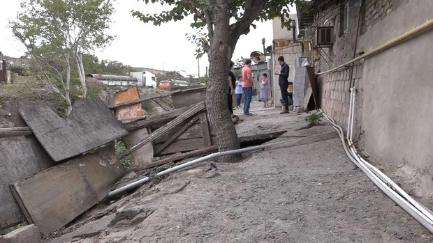 Жизни жильцов аварийного дома в Баку находятся под угрозой – ВИДЕО