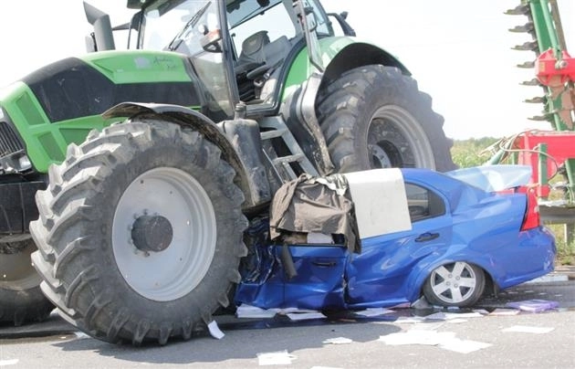 В Билясуваре легковушка столкнулась с трактором: есть погибший и пострадавшие – ОБНОВЛЕНО