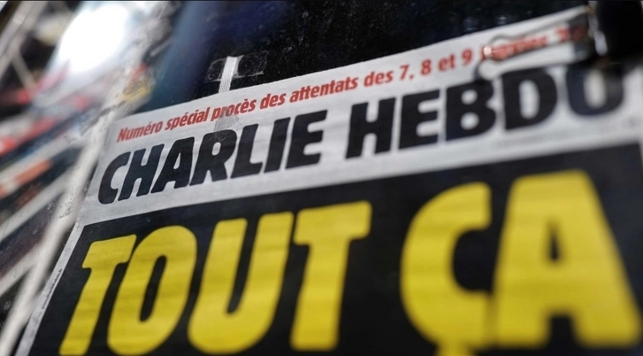 Неизвестный напал с ножом на прохожих рядом с редакцией Charlie Hebdo - ОБНОВЛЕНО