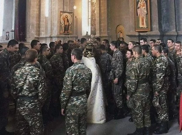 Армяне от страха собрались в церкви