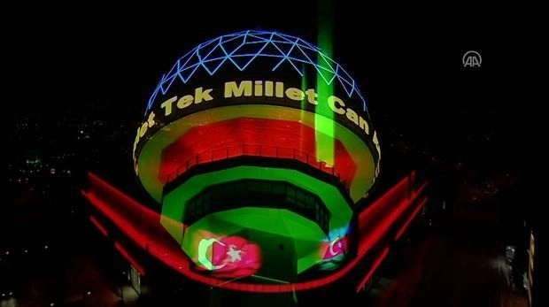 Символ Анкары окрасился в цвета азербайджанского флага – ВИДЕО