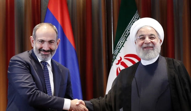 Рухани обсудил с Пашиняном ситуацию в Нагорном Карабахе