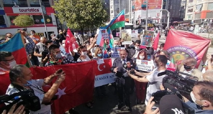 В Стамбуле прошла акция в поддержку Азербайджана - ФОТО