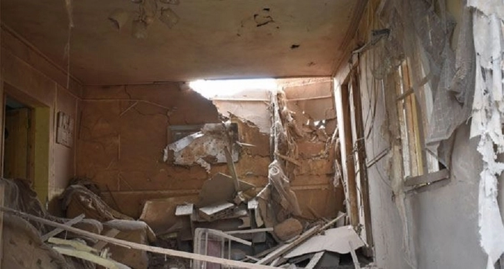 Минобразования Азербайджана: В Тертере армянскими снарядами разрушено 11 школ, ранен учитель