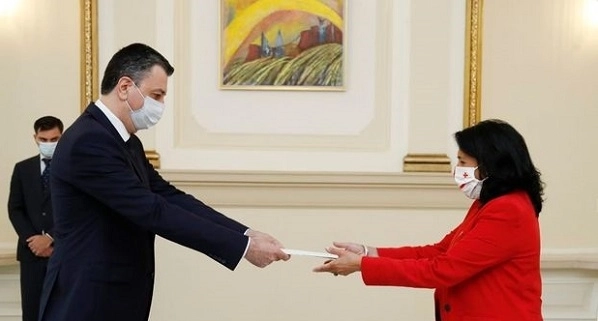 Посол Азербайджана вручил верительные грамоты президенту Грузии