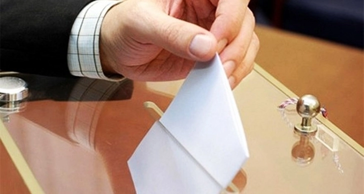 Премьер Кыргызстана проголосовал на парламентских выборах
