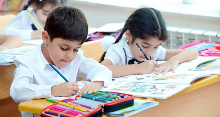 Ученики начальных классов школ в Баку, Сумгайыте и на Абшероне станут чаще ходить в школу