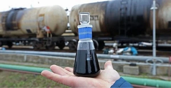 Танкер с нефтью из Азербайджана для Беларуси начал разгрузку в украинском порту