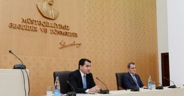 Помощник президента и глава МИД Азербайджана провели брифинг - ВИДЕО