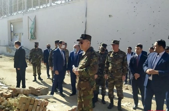 Глава МЧС осмотрел гражданские объекты, разрушенные в результате армянской провокации в Гяндже - ФОТО
