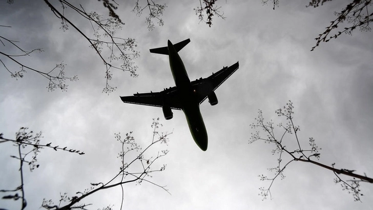 Специалисты назвали способы обезопасить себя от коронавируса в самолете и аэропорту