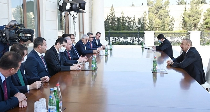 Ильхам Алиев принял делегацию во главе с председателем Великого национального собрания Турции - ФОТО/ВИДЕО