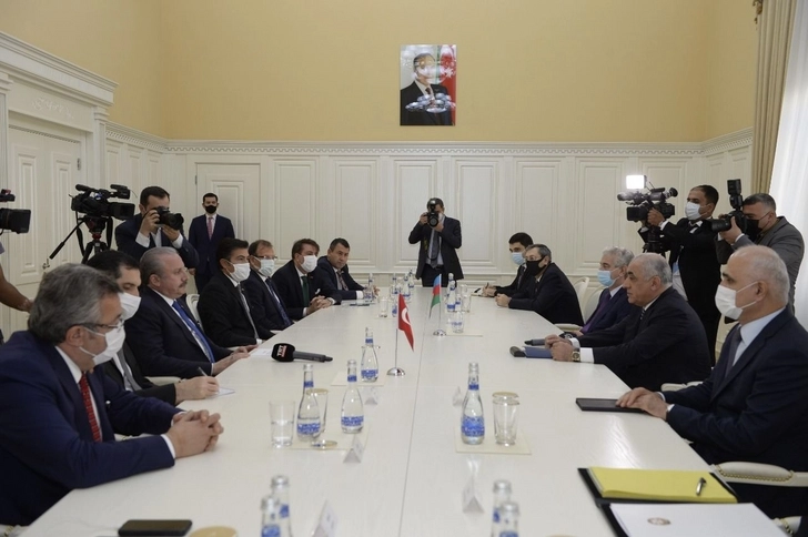 Премьер-министр Азербайджана встретился с делегацией во главе со спикером парламента Турции – ФОТО