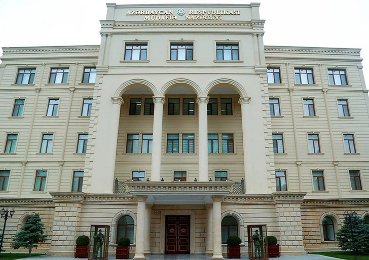 Минобороны Азербайджана: Противник неорганизованно отступает с поля боя