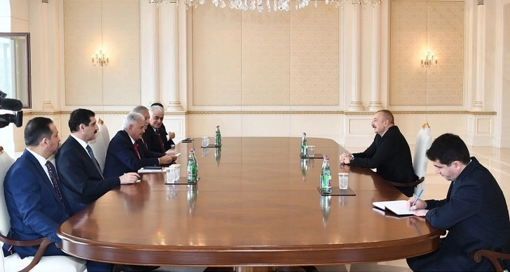 Ильхам Алиев принял делегацию во главе с экс-премьером Турции - ФОТО