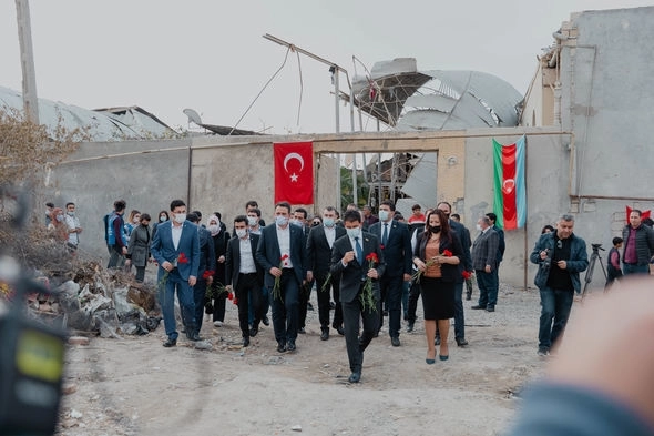 Фонд молодежи Турции ознакомился с армянским террором в Гяндже и Барде – ФОТО