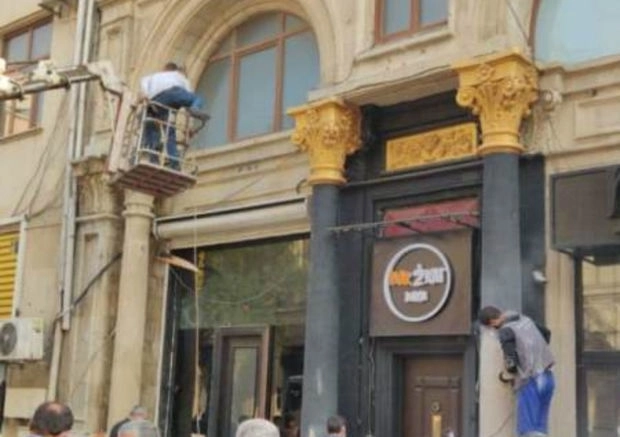 В Баку начались работы по восстановлению фасада исторического здания - ФОТО