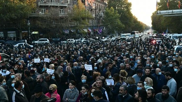 В Ереване проходит массовая акция протеста - ВИДЕО