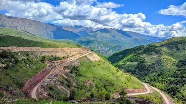 Покидающие Кельбаджар армяне вырубают деревья - ФОТО