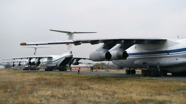 В Ереван прибыли еще 22 самолета с российскими миротворцами